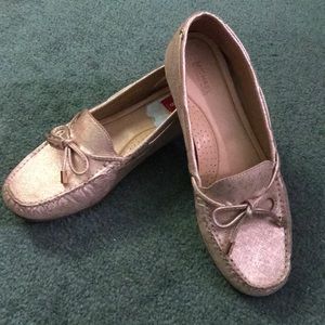 Micheal lord gold loafer size 8
